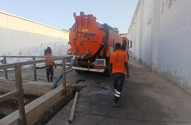 Vidange des eaux usées par camion hydrocureur